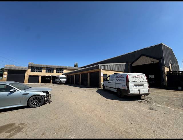 1,100M² WAREHOUSE TO LET IN ROBERTVILLE